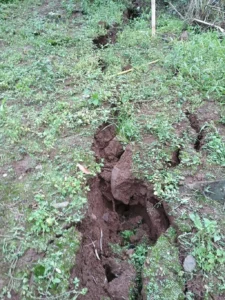 Após chuva, nova fissura em encosta de Galópolis, em Caxias, é identificada