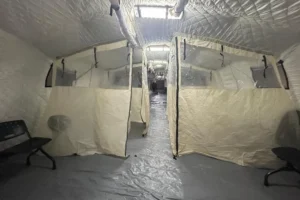 Começa a funcionar o hospital de campanha montado em Porto Alegre