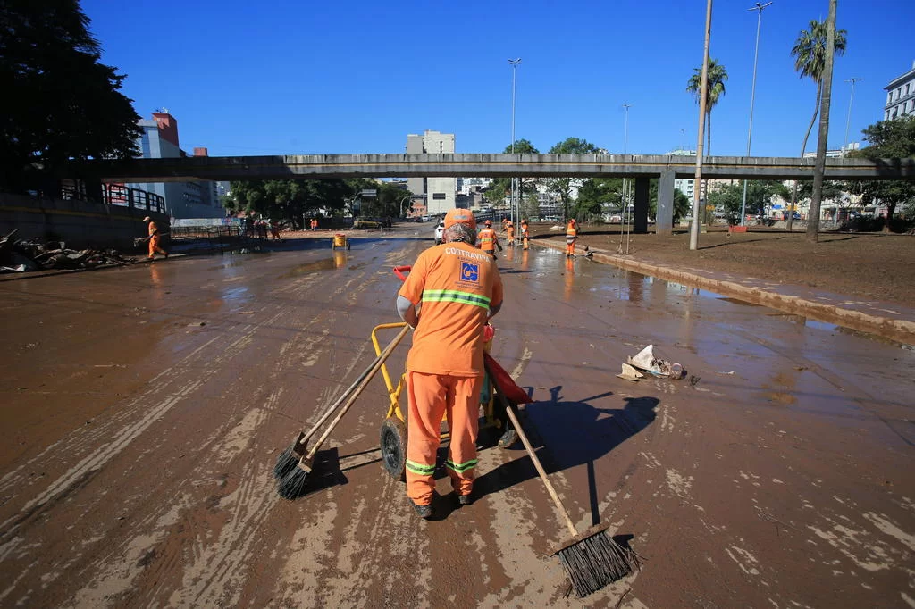 Começa a limpeza da Estação Rodoviária de Porto Alegre, após recuo da água 12 4970115 f20ad2ac131215f