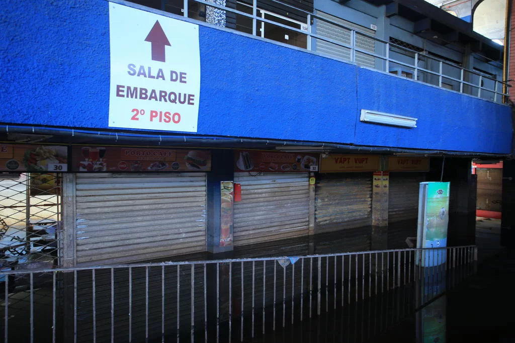 Começa a limpeza da Estação Rodoviária de Porto Alegre, após recuo da água 5 4970133 2285b29b0aa995d