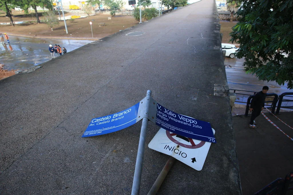 Começa a limpeza da Estação Rodoviária de Porto Alegre, após recuo da água 10 4970136 71639c713b51857