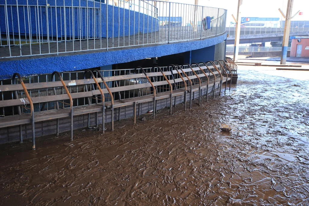 Começa a limpeza da Estação Rodoviária de Porto Alegre, após recuo da água 4 4970139 126d2dc90e64a4e