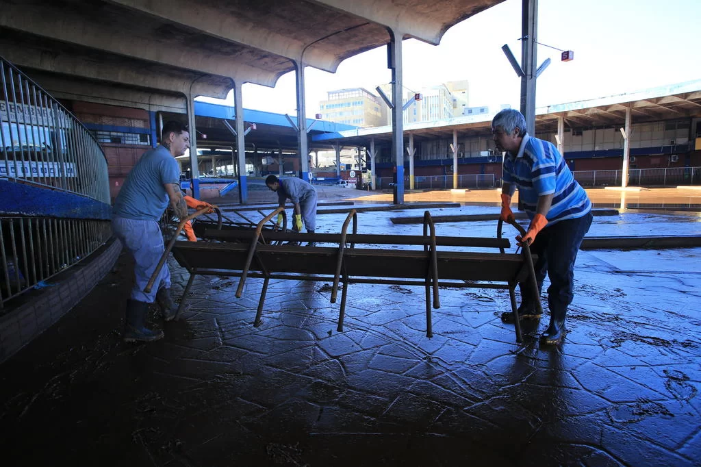 Começa a limpeza da Estação Rodoviária de Porto Alegre, após recuo da água 6 4970143 4b954ac9b3ca131