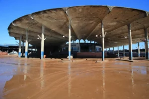 Começa a limpeza da Estação Rodoviária de Porto Alegre, após recuo da água