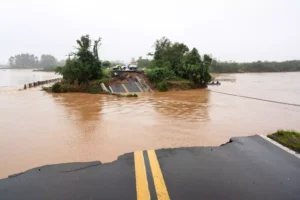 Chuva causa bloqueios totais ou parciais em quase 190 trechos de estradas gaúchas; confira os pontos de interrupção