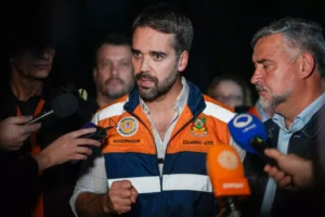 Governador Eduardo Leite alerta para golpes em doações no Rio Grande do Sul