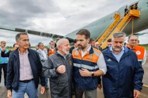 Lula diz ao governador Eduardo Leite que o governo federal vai recuperar as estradas estaduais e que não haverá burocracia