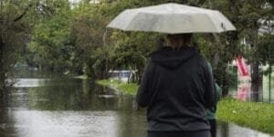 Onda de frio intensa aumenta risco de hipotermia nas áreas afetadas pelas enchentes no RS