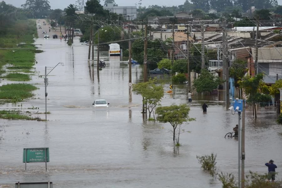 Enchentes-em-Av-Nei-Brito-Santa-Rita-em-Guaiba_02 Cerca de 2,5 mil moradores de Eldorado do Sul estão abrigados em Guaíba