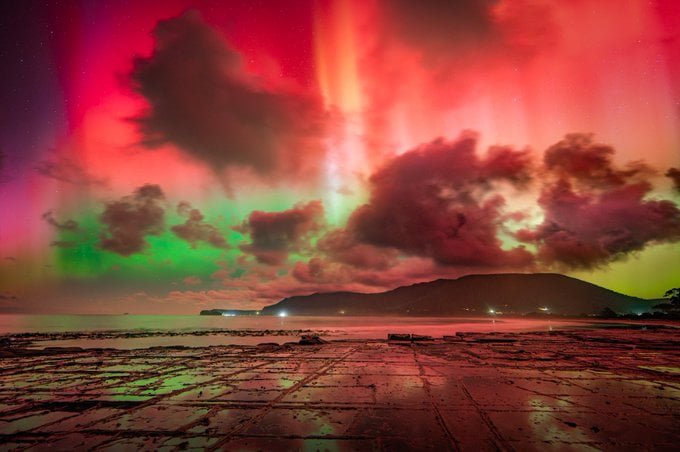 GNRSic1W8AA_w4t Tempestade solar extrema provoca aurora polar vista na Argentina e Uruguai; veja fotos pelo mundo