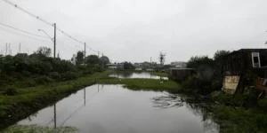 Após atingir o índice da cheia de 1941 na noite de domingo, Canal São Gonçalo volta a recuar em Pelotas