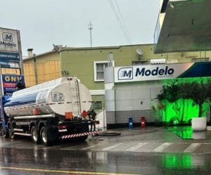 Posto Modelo faz a retirada de combustíveis das bombas