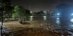 Deslizamento de terras em Três Coroas destrói 3 casas