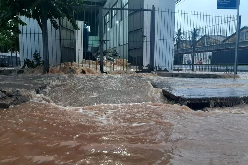 WhatsApp-Image-2024-05-03-at-07-27-49 Casa de bombas transborda e água invade avenida Mauá, em Porto Alegre