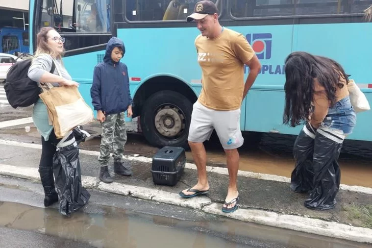 WhatsApp-Image-2024-05-03-at-10-26-11 Evacuação no Centro: desinformação e correria nas ruas de Porto Alegre
