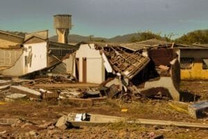 Roca Sales devastada clama por ajuda enquanto moradores decidem entre reconstruir ou deixar cidade