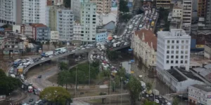 Congestionamento de 5 km na entrada da Porto Alegre e na avenida Castelo Branco