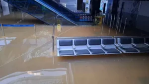 Aeroporto de Porto Alegre ficará fechado até o final do mês