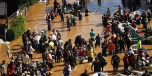 Grávida entra em trabalho de parto e dá a luz durante resgate em Porto Alegre