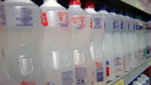 Anvisa libera comercialização de álcool 70% em razão das enchentes no RS