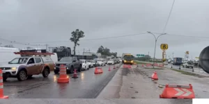 Quinta-feira começa com 138 bloqueios em rodovias no RS em razão da enchente