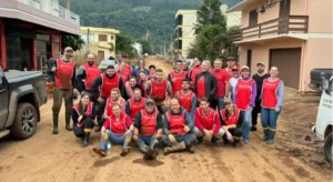 Consulados do Inter auxiliam na limpeza de cidades gaúchas atingidas pelas enchentes