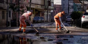 Ruas da Cidade Baixa e do Menino Deus começam a ser limpas pelo DMLU