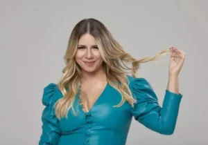 Família de Marilia Mendonça usa violão da cantora para rifa em prol do RS