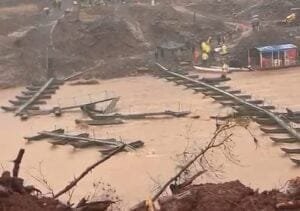 Vídeo mostra passadeiras instaladas pelo Exército sendo levadas pela água entre Arroio do Meio e Lajeado