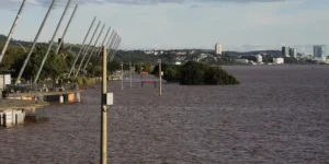 Nível do Guaíba estabiliza, mas enchente pode durar até início de junho, prevê MetSul