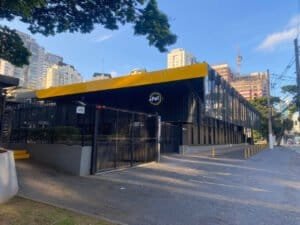 Telemedicina veterinária ajuda no amparo de pets vítimas da enchente no RS