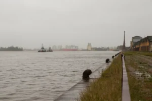 Guaíba passa da cota de alerta, mas não deve chegar à cota de inundação