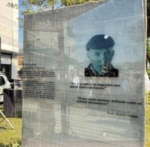 INAUGURADO TOTEM EM HOMENAGEM À PROFESSOR BENITO IZOLAN EM OSÓRIO