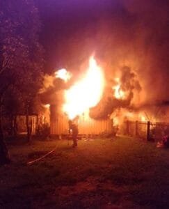 FAMILIAR CRIA VAKINHA VIRTUAL PARA AJUDAR SENHORA QUE TEVE RESIDÊNCIA QUEIMADA EM OSÓRIO