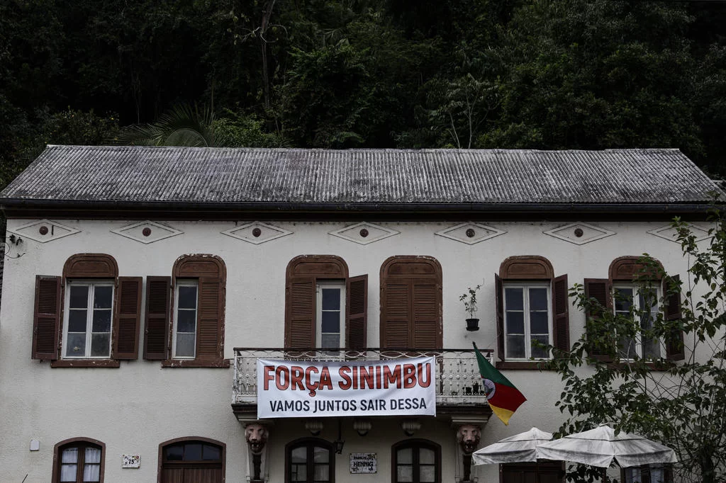 Bandeira do RS é hasteada em diferentes pontos do Estado como símbolo de força e recomeço 1 4974081 5db1c539d77c7c6