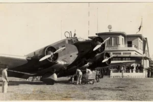 Quanto tempo o aeroporto de Porto Alegre ficou fechado após enchente de 1941