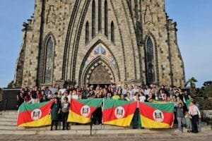 Com abraço na Catedral de Pedra, hotéis e empresas de Canela lançam campanha para fortalecer turismo