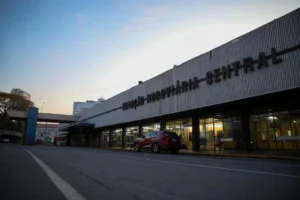 Rodoviária de Porto Alegre volta a operar nesta sexta-feira com 92 horários de embarque