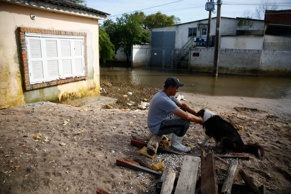 Após um mês isolada pela enchente, colônia de pescadores ganha ponte provisória 4 4980263 9d800c892d3bad7