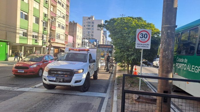 Homem morre atropelado por ônibus na Avenida João Pessoa