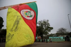 Em tom de festa e no improviso, Ceasa retoma operação na sede da central após mais de um mês