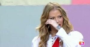 Acompanhada de artistas nativistas, Luísa Sonza se emociona ao abrir o segundo dia do festival Salve o Sul