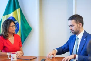 Eduardo Leite pede ao governo federal programa para manutenção de empregos no Rio Grande do Sul
