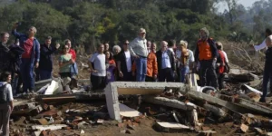 Lula visita Cruzeiro do Sul e promete ‘reconstruir dignidade’ da população no Rio Grande do Sul