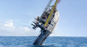 Pode ficar na Vertical! Navio de pesquisa da Marinha dos Estados Unidos revoluciona estudos marítimos. Veja o vídeo