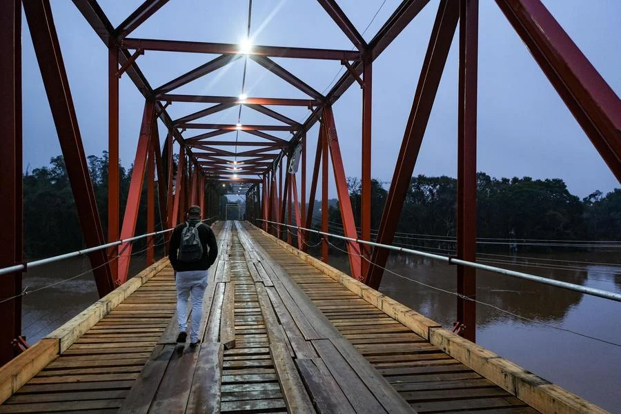 Trânsito na ponte de ferro entre Lajeado e Arroio do Meio é bloqueado por conta da enchente 5 Ponte de ferro provisoria instalada entre Lajeado e Arroio do Meio 03