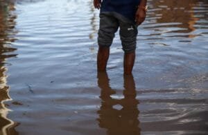 Porto Alegre confirma terceira morte por leptospirose após enchente, e total chega a 20 no RS