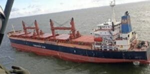 Marinha resgata tripulante ferido em navio turco na costa do RS