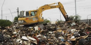 Porto Alegre contrata empresa para recolhimento de resíduos em áreas próximas de inundações