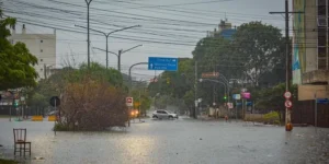Água volta a subir e gera transtornos no bairro Praia de Belas em Porto Alegre